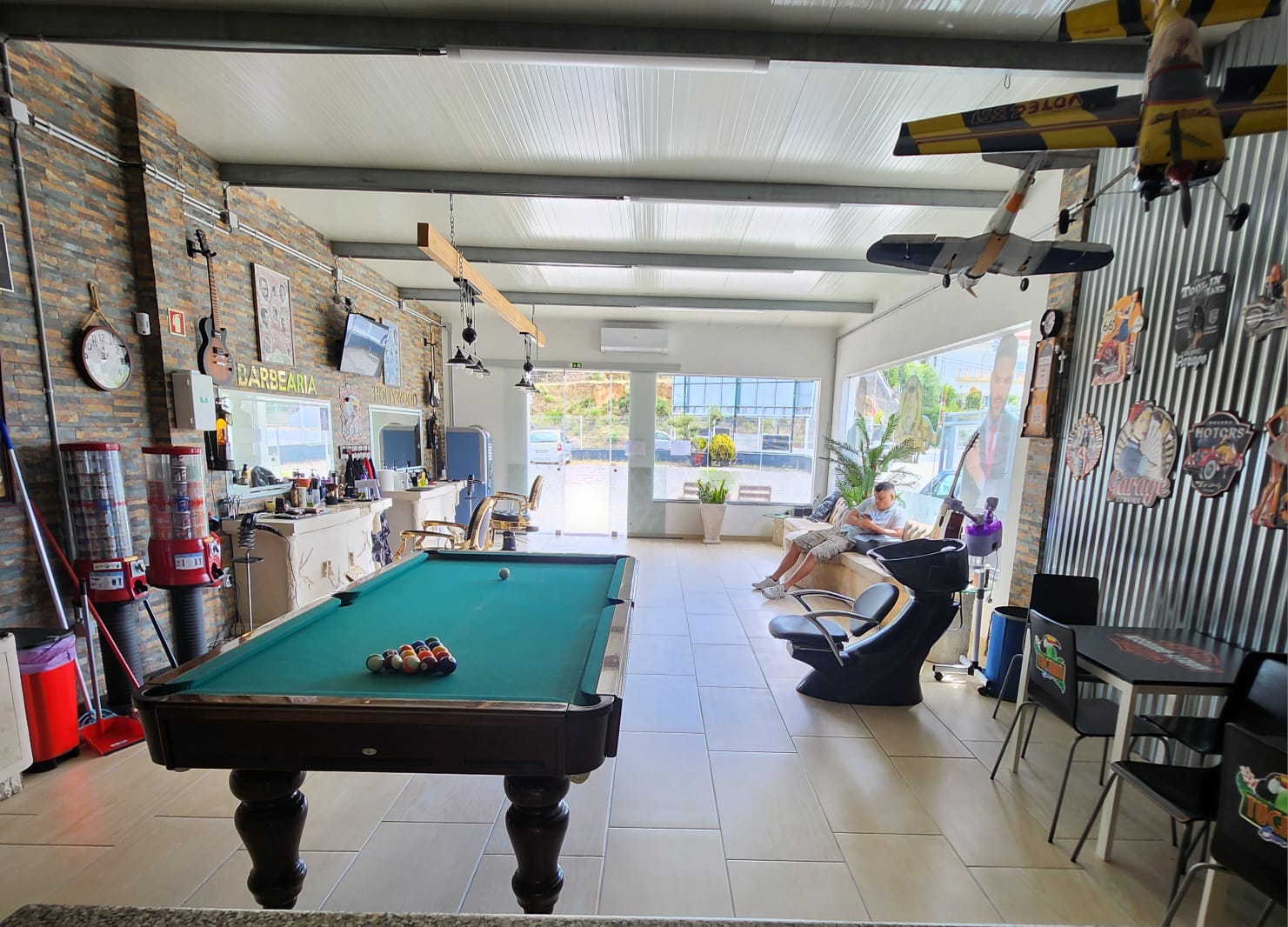 img-3 Barbearia Hollywood Fernão Ferro,Melhor barbearia em Fernão Ferro,Cortes de cabelo masculinos Fernão Ferro,Barbearia moderna e tradicional,Serviços de barbearia Fernão Ferro